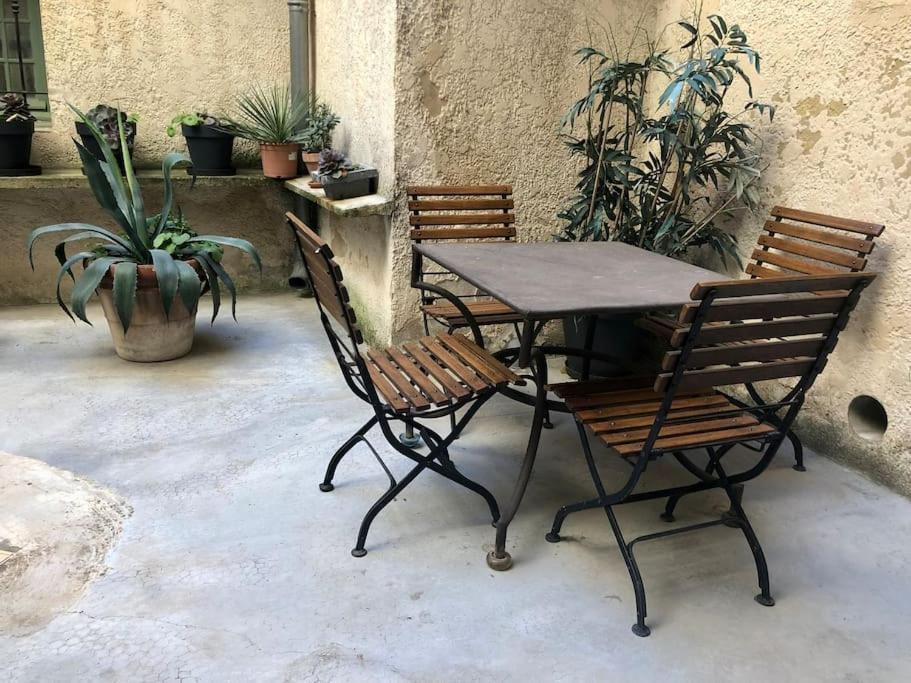 Ulysse, Appartement Spacieux Au Centre Historique D'Uzes En Rez-De-Chaussee Avec Exterieur, Proche Parking Des Marroniers Exterior foto